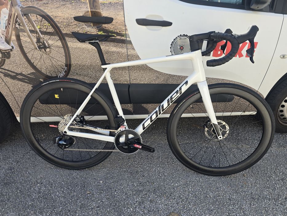 Bicicleta de carbono com axs e rodas  carbono