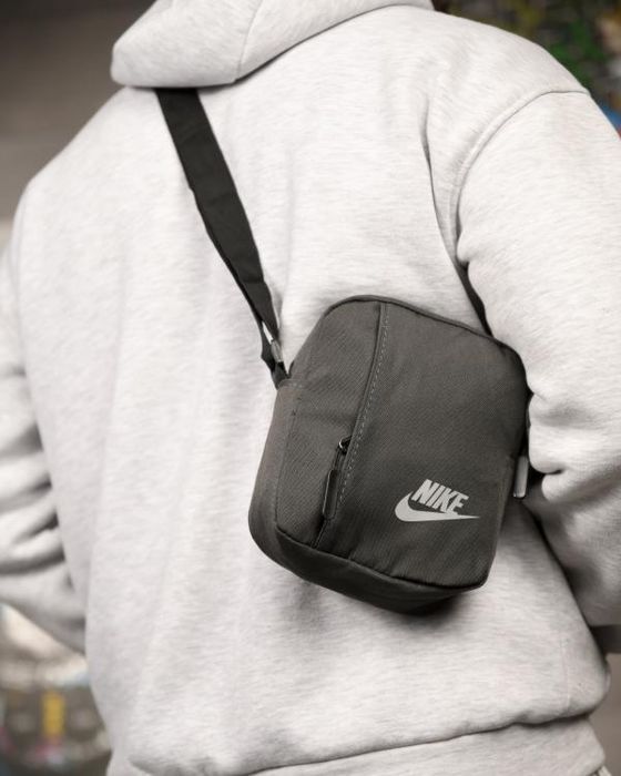 Барсетка через плече