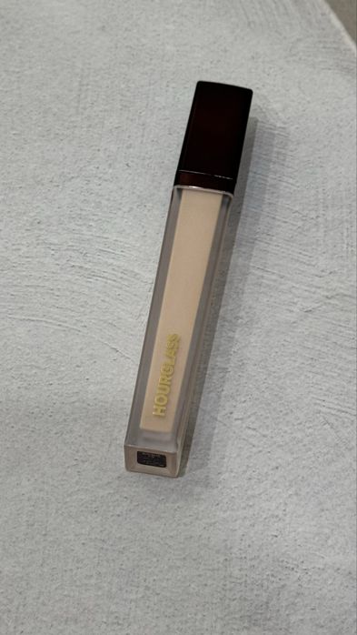 Korektor Hourglass 1.8 bisque