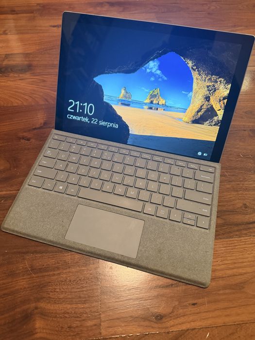 Microsoft Surface pro 5 / 8GB RAM / 128GB SSD