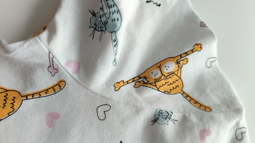 Biała koszulka koty 134 Szachownica, t-shirt, bluzka z kotami