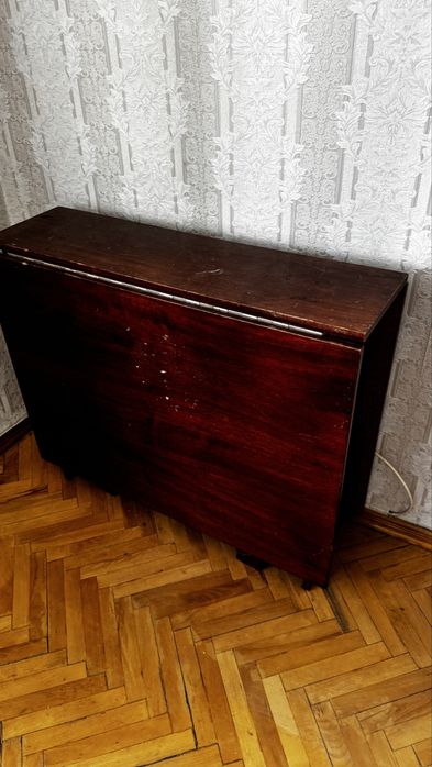 Розкладний стіл продається