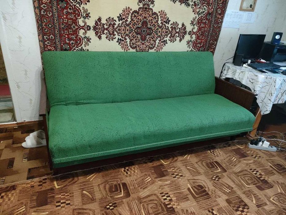 Диван-книжка вживаний