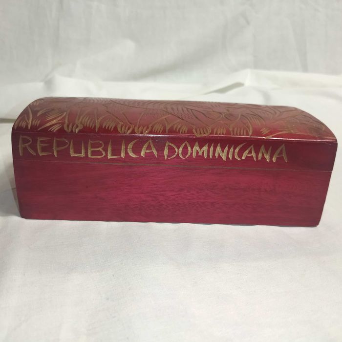 Подарунок коханій - шкатулка ручної роботи з Домінікани