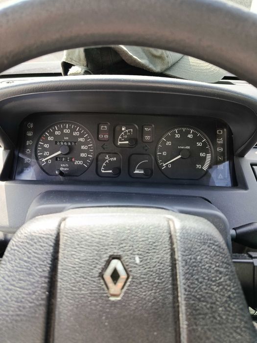 Renault Clio 1.2 essence année 1995 _ 298000 Km _700 €