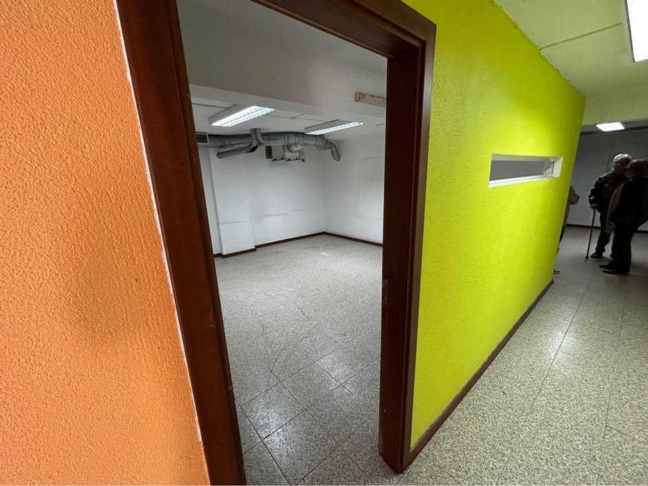 Arrenda-se garagem/armazém/escritório/centro de estudos. 110 m2. Feijó, Almada. 630 €/mês