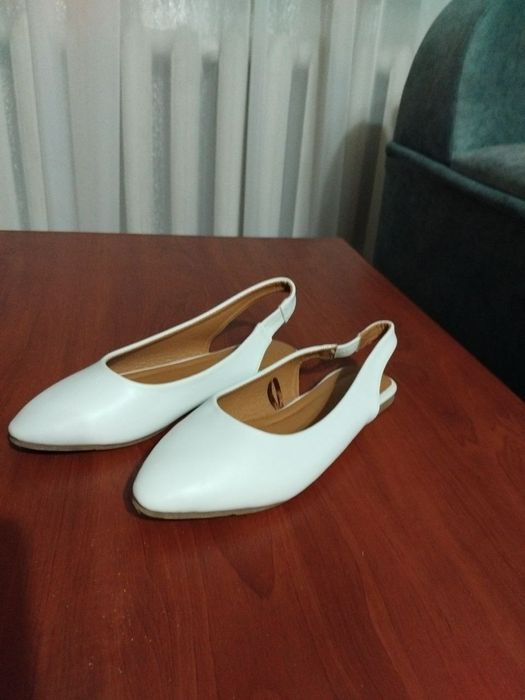 Шкіряні босоніжки