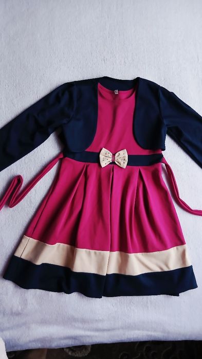 Гарна тепла сукня з накидкою