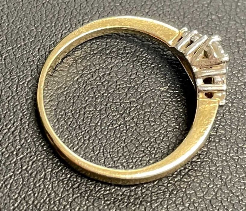Złoty pierścionek z cyrkoniami 14kt 1,98g R11