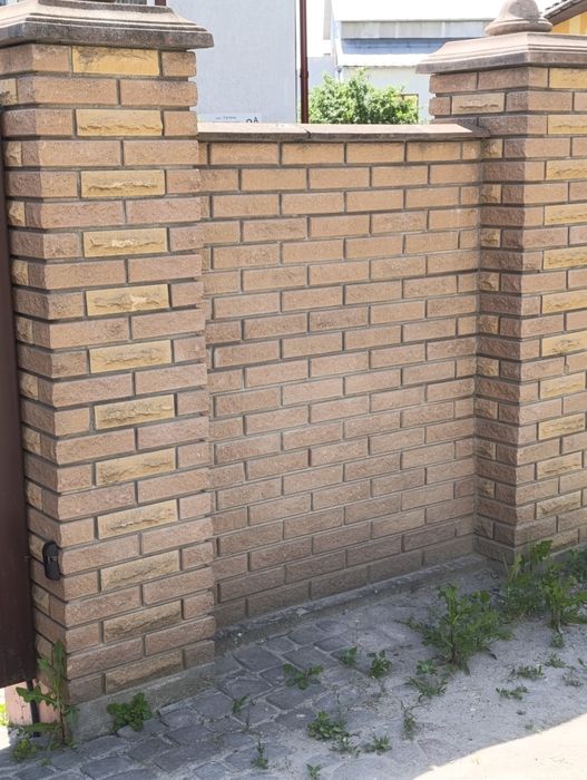 Облицювання фундаменту, парканів з каменю , монтування модульних блоків