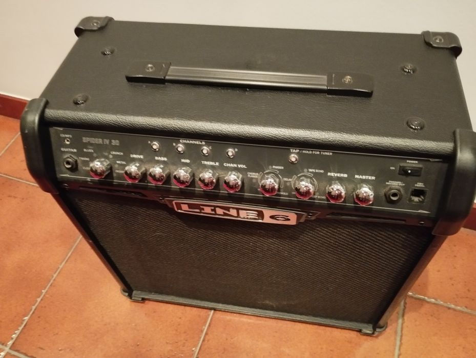 Amplificador ainda com a caixa