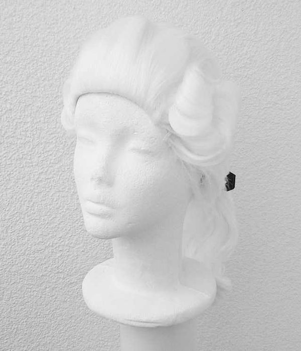 Biała peruka sędzia Duke Baron cosplay wig biały z kitką barokowa