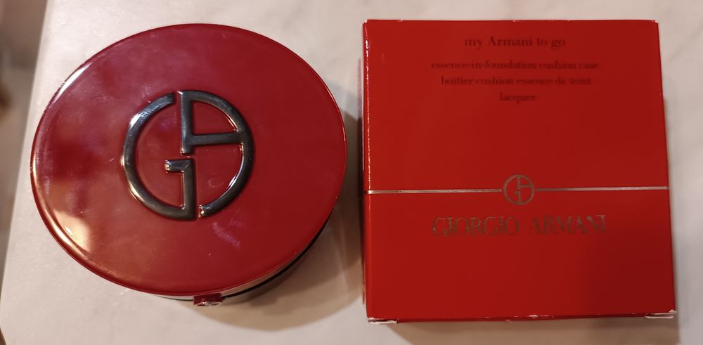 Кушон Giorgio Armani