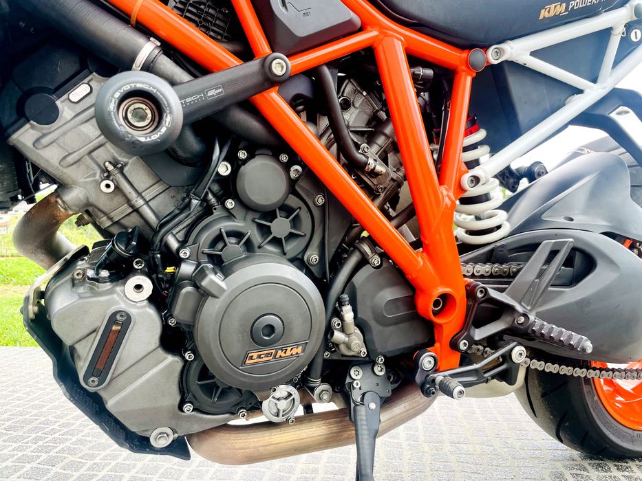 KTM 1290 SuperDuke R– Akrapovic | Full Extras | [Com vídeo]