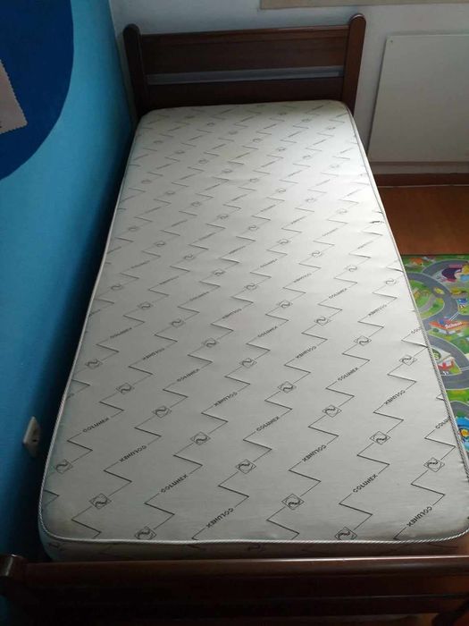 Cama individual completa com colchão e estrado