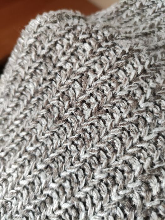 Długi sweter damski