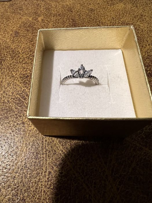 Pierścionek Pandora S925 z cyrkoniami – stan bardzo dobry