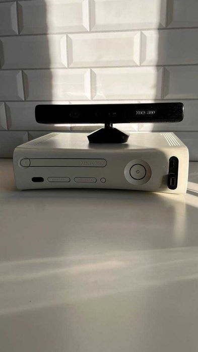 Xbox 360 + Kinect + аксесуари + ігри