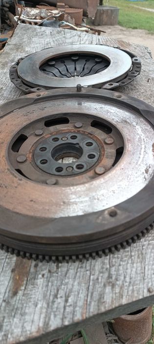 Корзина щеплення з маховиком на Опель омега.