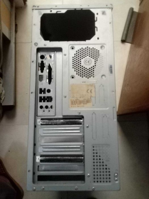 Caixa de computador fixo