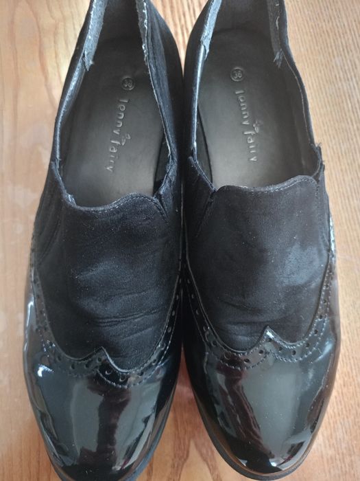 Czarne buty 38 botki lakierowane