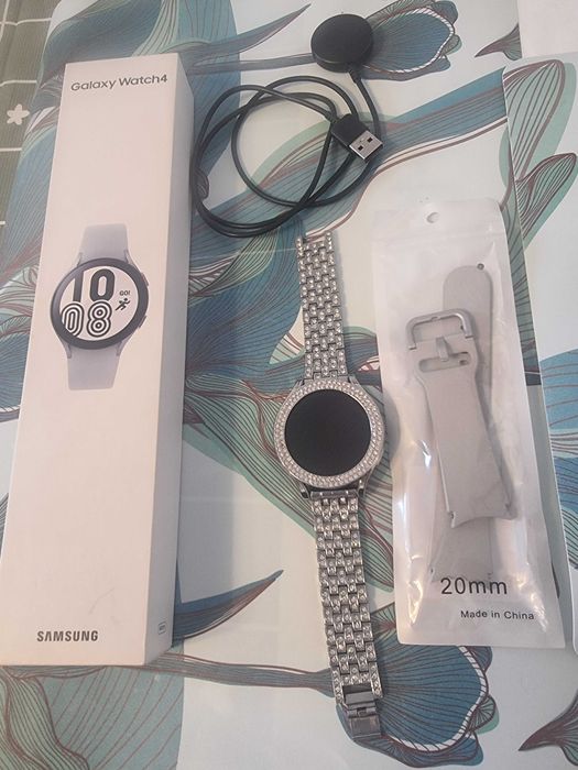 Samsung Galaxy Wotch 4 44 mm idealny + akcesoria