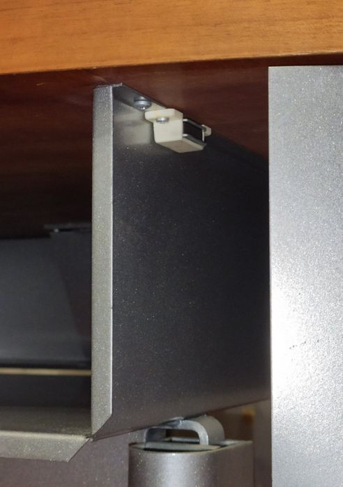 Тумба під телевізор Італія, на роликах, скляні полички, для великогоTV