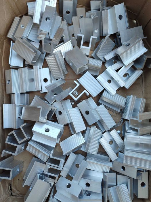 Комплекти кріплення /прижими для сонячних панелей крайні /міжпанельні.