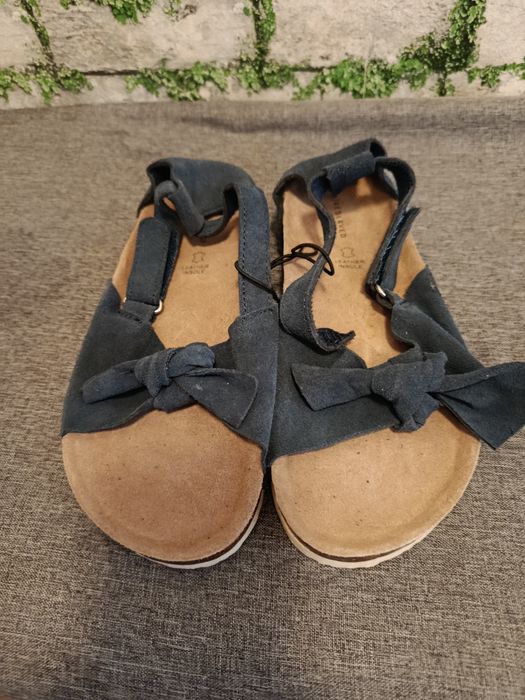 Sandały Reserved w rozmiarze 35
