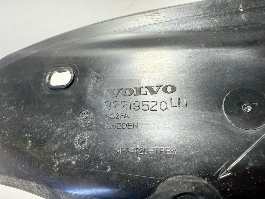Volvo XC90 osłona maskownica błotnika lewa