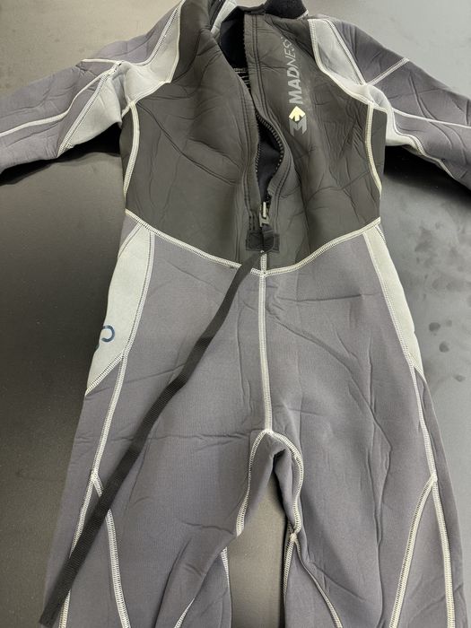 Fato de mergulho adquirido na Decathlon