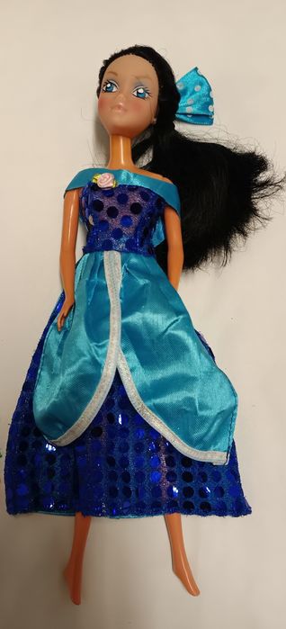 Barbies novas e antigas