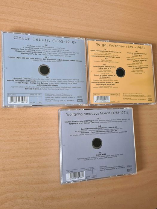 9 CDs audio em três packs com música de Debussy, Prokofiev e Mozart