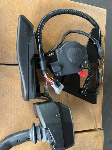 Armrest CNH nr 48134613 podłokietnik z joystick do kombajnu elektryczny