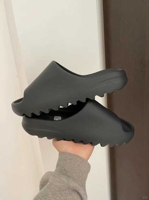 Yeezy_Slide_onyx_Czarny 37