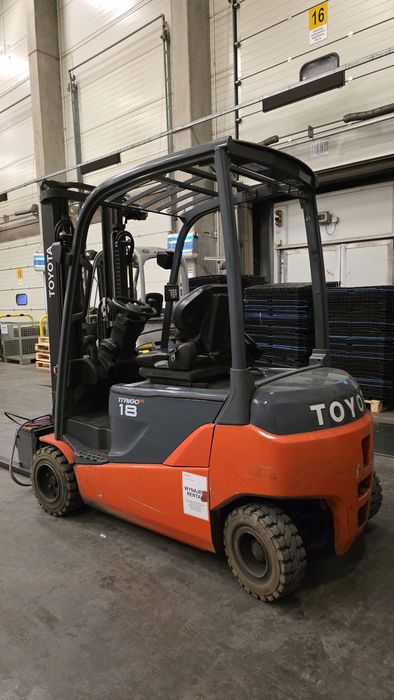 Wozek widlowy Toyota elektryczny