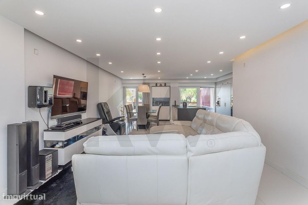 Apartamento T4 |  Parque dos Poetas l Terraço  com 50m2 e Box com  2 l