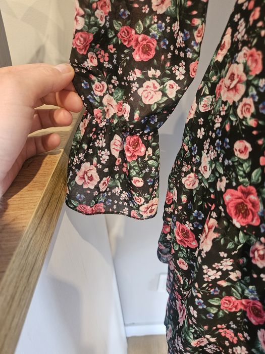 Kwiaty sukienka na dlugi rękaw s made in italy