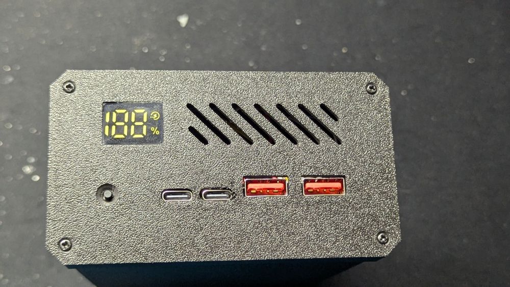Повербанк на 50000 mAh (180w) його максимальна швидкість 100w