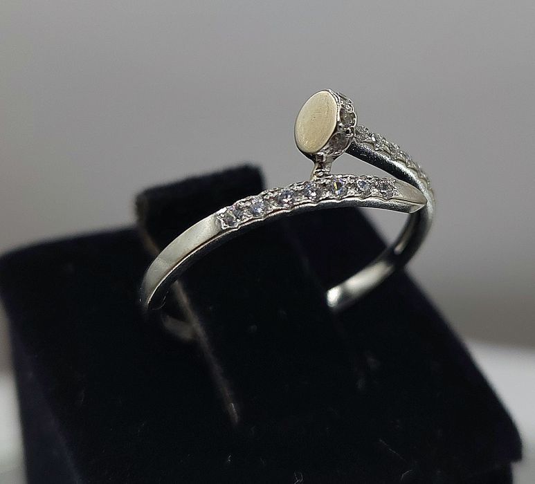 Каблучка з білого золота 17,5