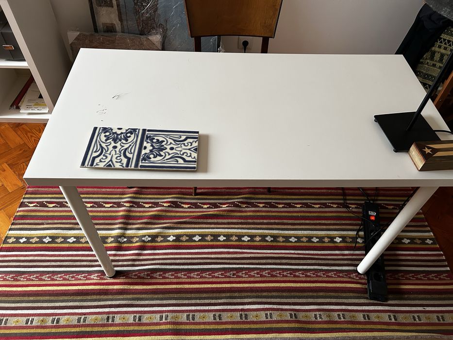 Secretária tampo IKEA