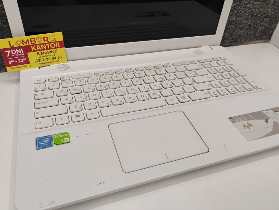 [366/26] Laptop Asus x541n + zasilacz (działa na zasilaczu)