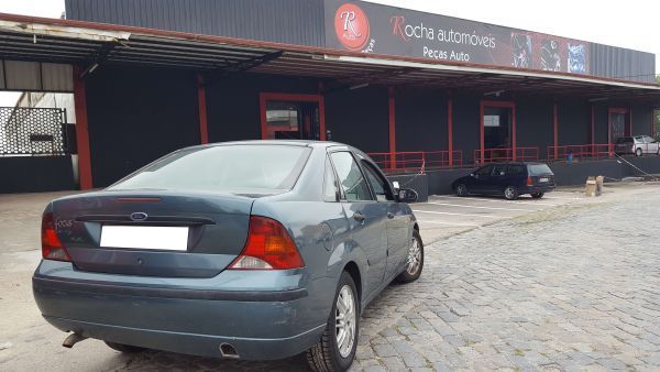 Para Peças Ford Focus Três Volumes (Dfw)