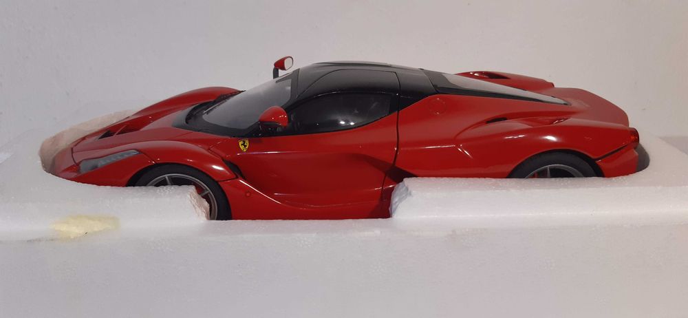 1/18 Ferrari Laferrari - Hot Wheels ELITE