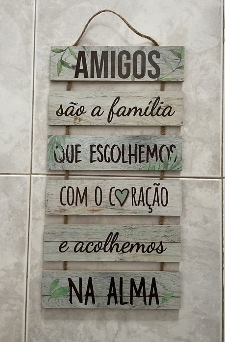 Placa decorativa de parede com mensagem de amizade