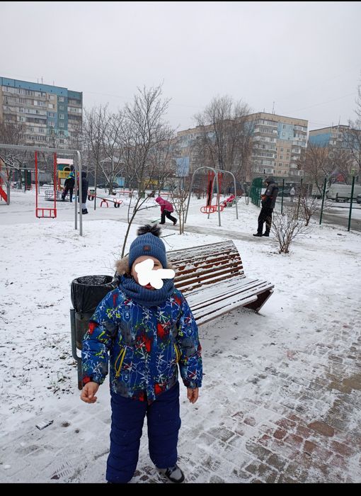 Продам комплект(комбез 122-128)