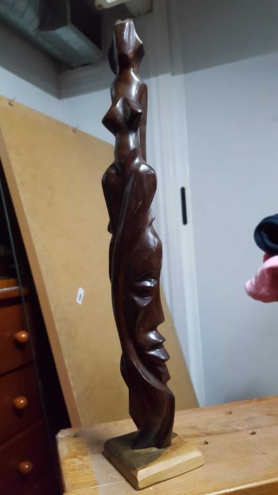 Artesanato de Angola. Esculturas em madeira.