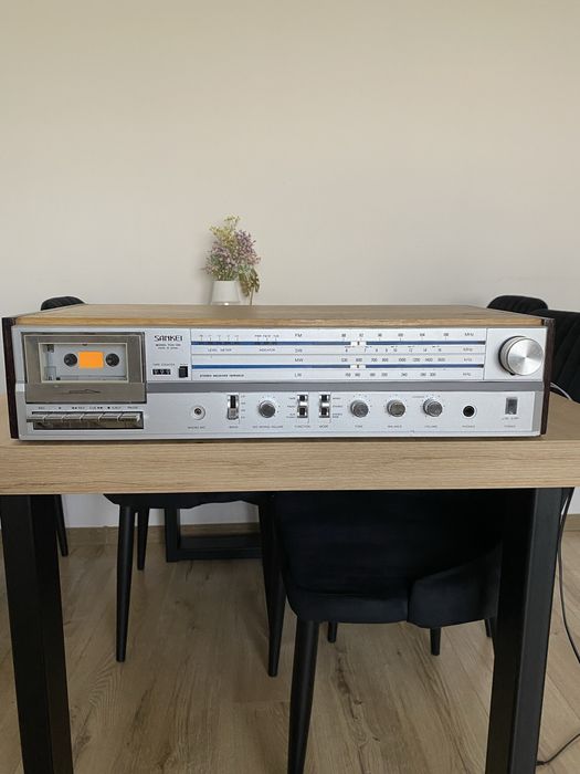 Radio magnetofon SANKEI