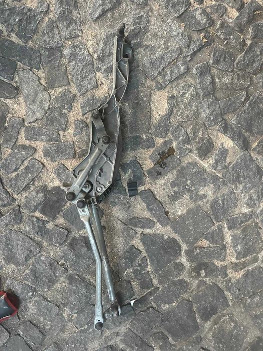 Mecanismo de limpar vidros + tubos de ar condicionado