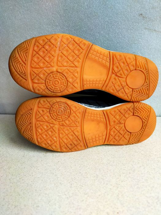 Buty sportowe halówki Rezo 30